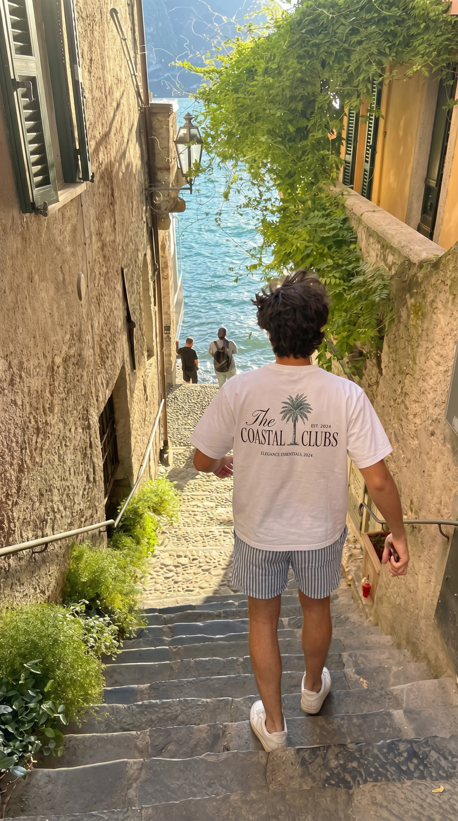 "The Coastal Club" T-Shirt - White